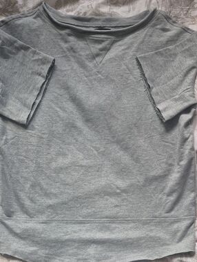 New! Silver Jeans Co. Grey Distressed Raw Hem Short Sleeve Top